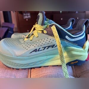 Altra Women’s Olympus 6